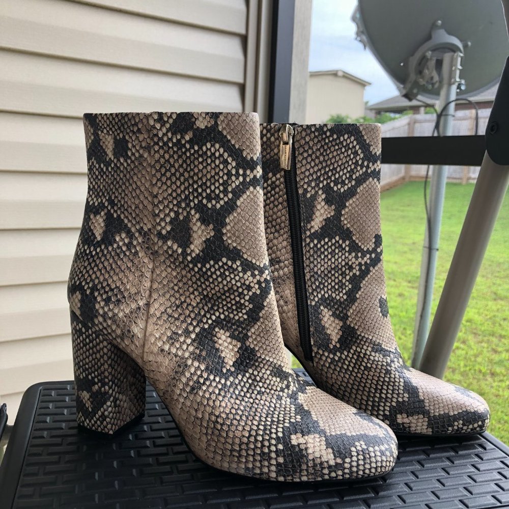 VINCE CAMUTO DANNIA BOOTS - Picture 2 of 10